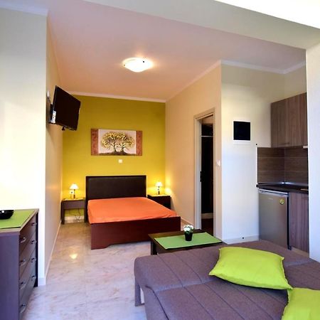 פלוגיטה Elia Beach Modern Suites מראה חיצוני תמונה