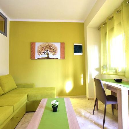 פלוגיטה Elia Beach Modern Suites מראה חיצוני תמונה