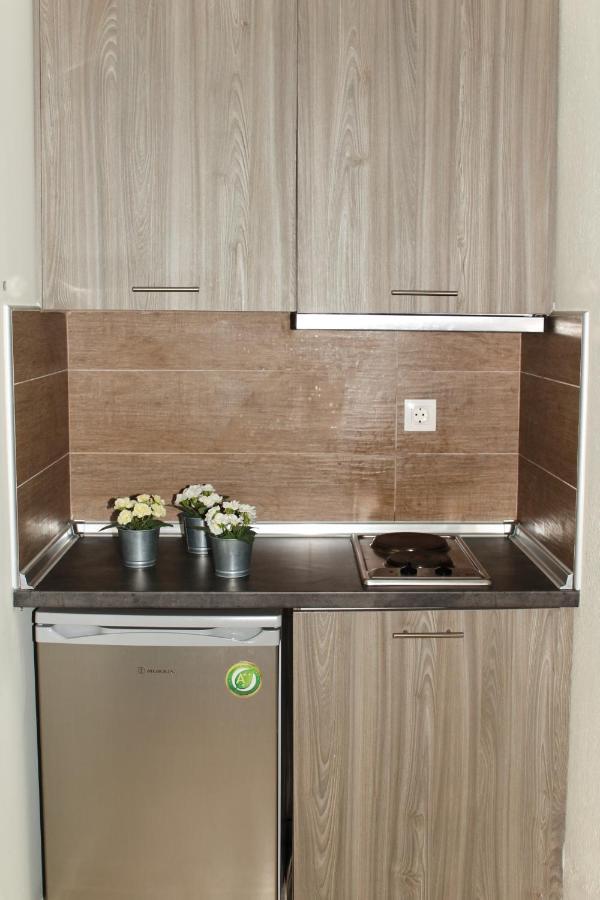 פלוגיטה Elia Beach Modern Suites מראה חיצוני תמונה
