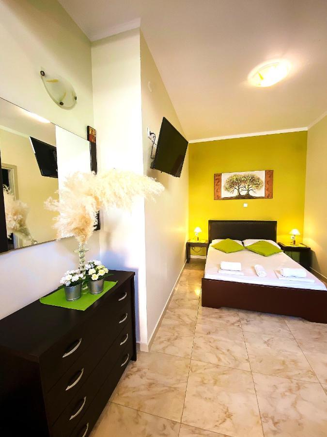 פלוגיטה Elia Beach Modern Suites מראה חיצוני תמונה