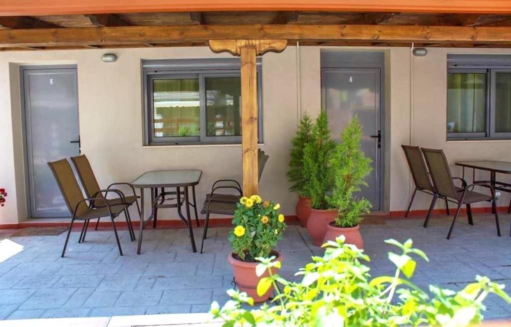 פלוגיטה Elia Beach Modern Suites מראה חיצוני תמונה
