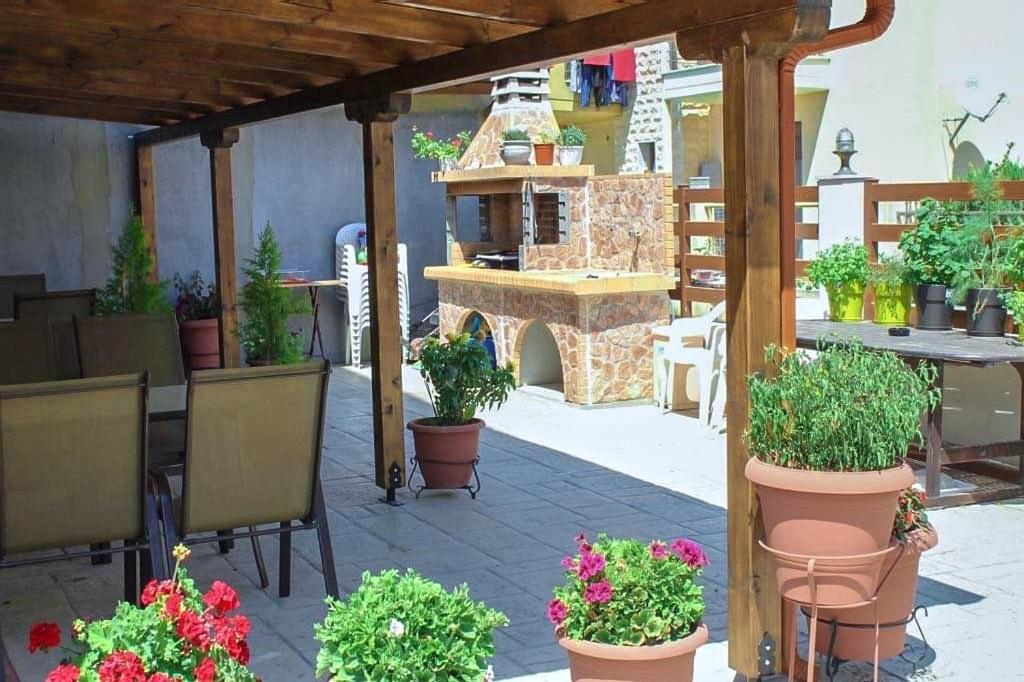פלוגיטה Elia Beach Modern Suites מראה חיצוני תמונה