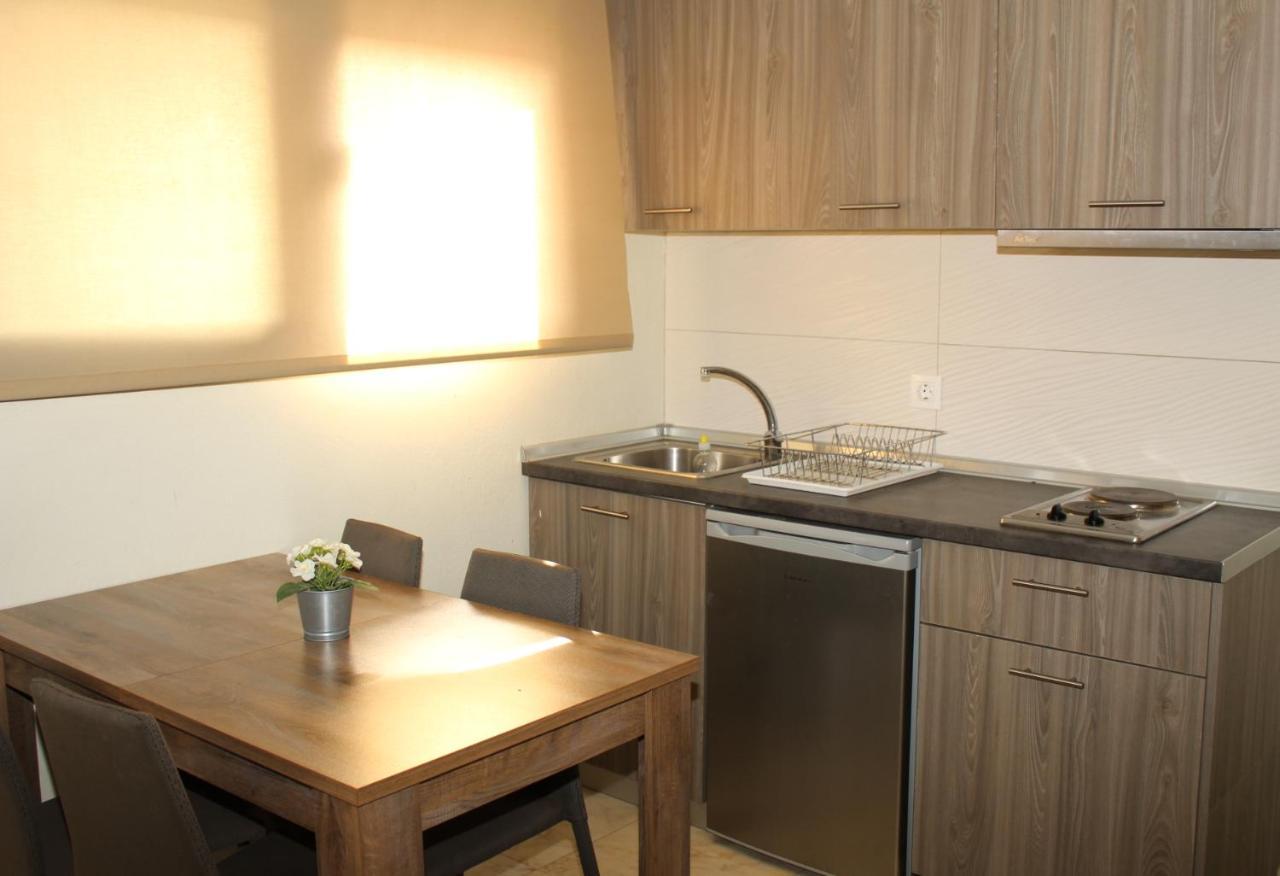 פלוגיטה Elia Beach Modern Suites מראה חיצוני תמונה