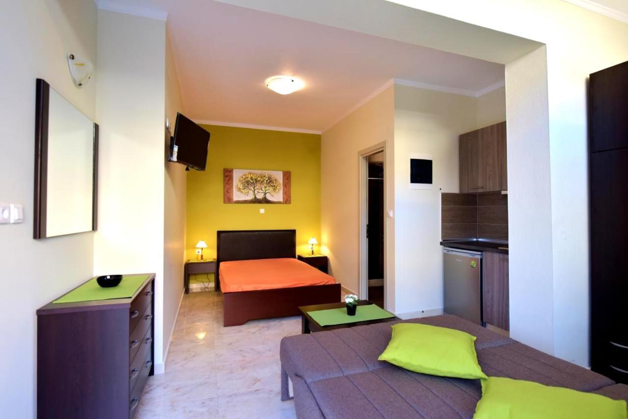 פלוגיטה Elia Beach Modern Suites מראה חיצוני תמונה