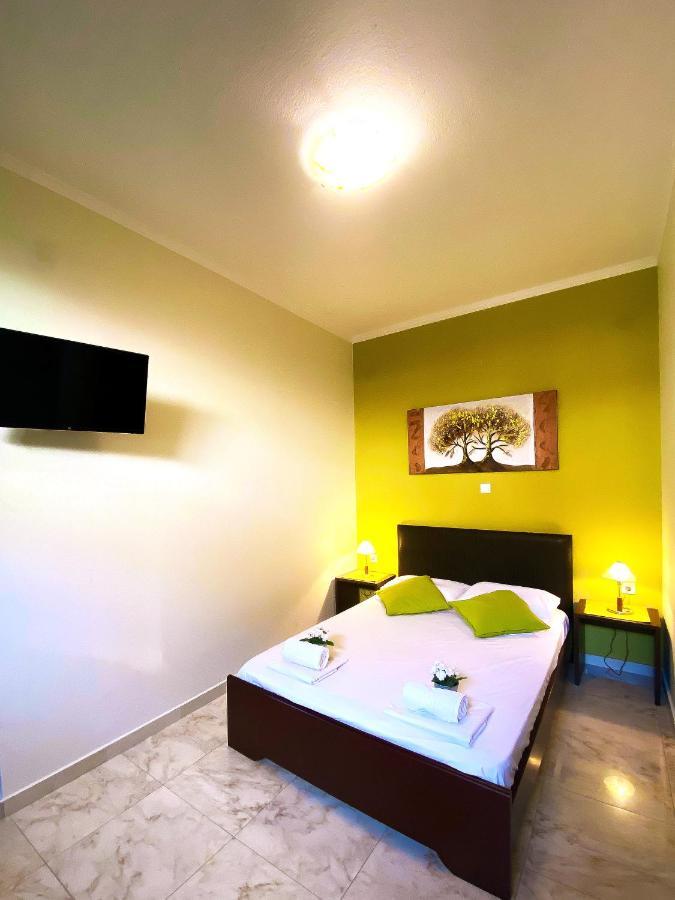 פלוגיטה Elia Beach Modern Suites מראה חיצוני תמונה