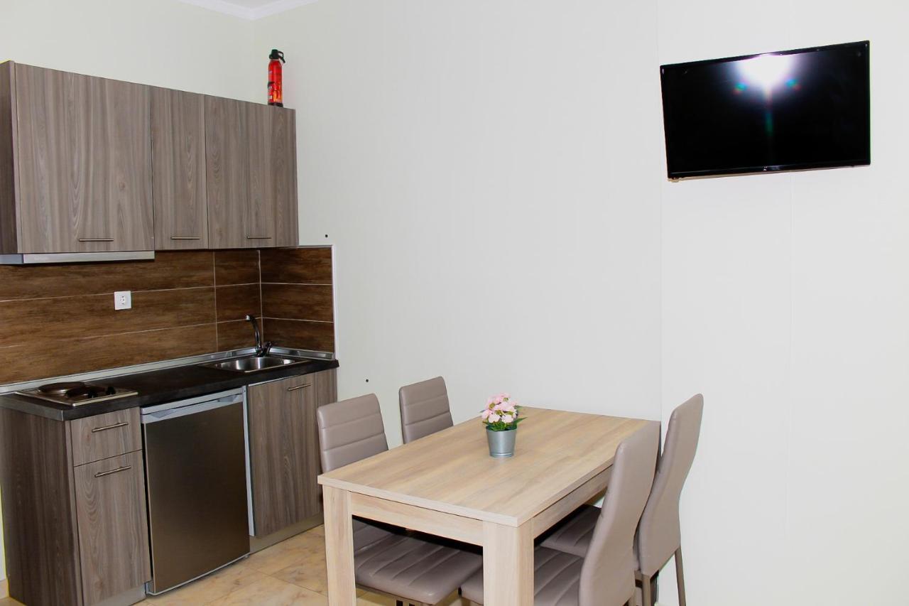 פלוגיטה Elia Beach Modern Suites מראה חיצוני תמונה